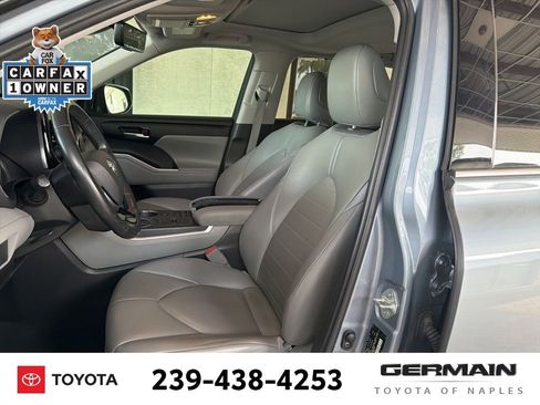 Used 2021 Toyota Highlander XLE FWD image 13