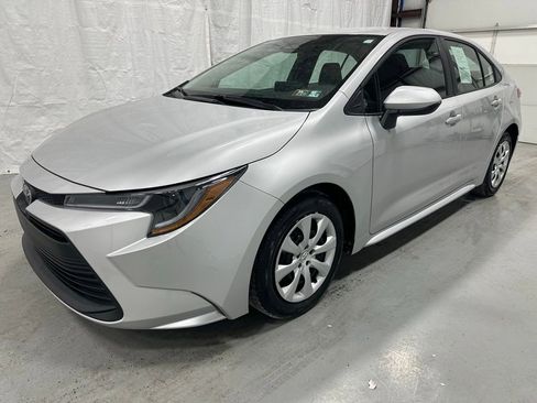 Used 2025 Toyota Corolla LE image 3