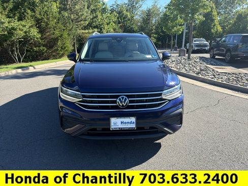Used 2022 Volkswagen Tiguan SE AWD/4WD image 2