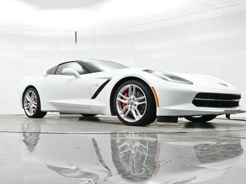 Used 2016 Chevrolet Corvette Stingray Coupe w/ 3LT Preferred Equipment Group image 20