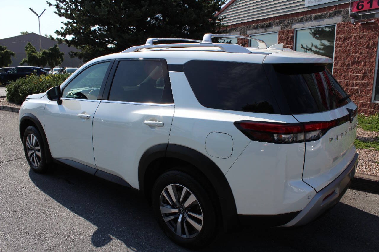 Used 2024 Nissan Pathfinder SL AWD/4WD image 8