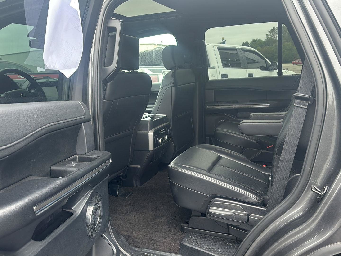 Used 2020 Ford Expedition XLT w/ Equipment Group 202A AWD/4WD image 18