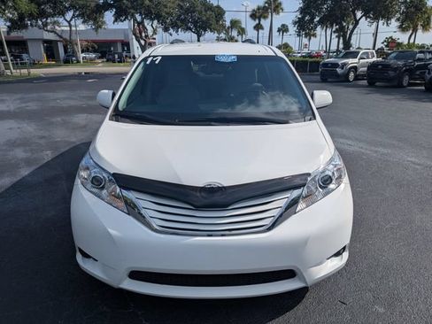 Used 2017 Toyota Sienna LE FWD image 3
