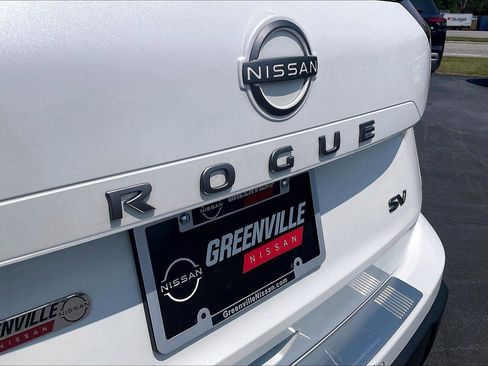 Certified 2024 Nissan Rogue SV FWD image 9