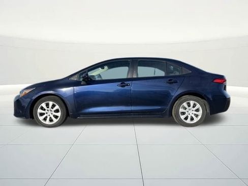Used 2022 Toyota Corolla LE image 2
