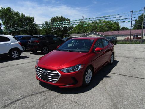 Used 2017 Hyundai Elantra SE FWD image 3