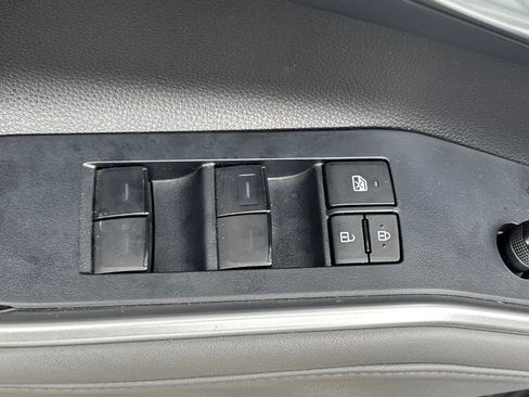 Used 2022 Toyota Highlander XLE image 6