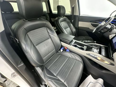 Used 2024 Lincoln Nautilus Reserve image 26