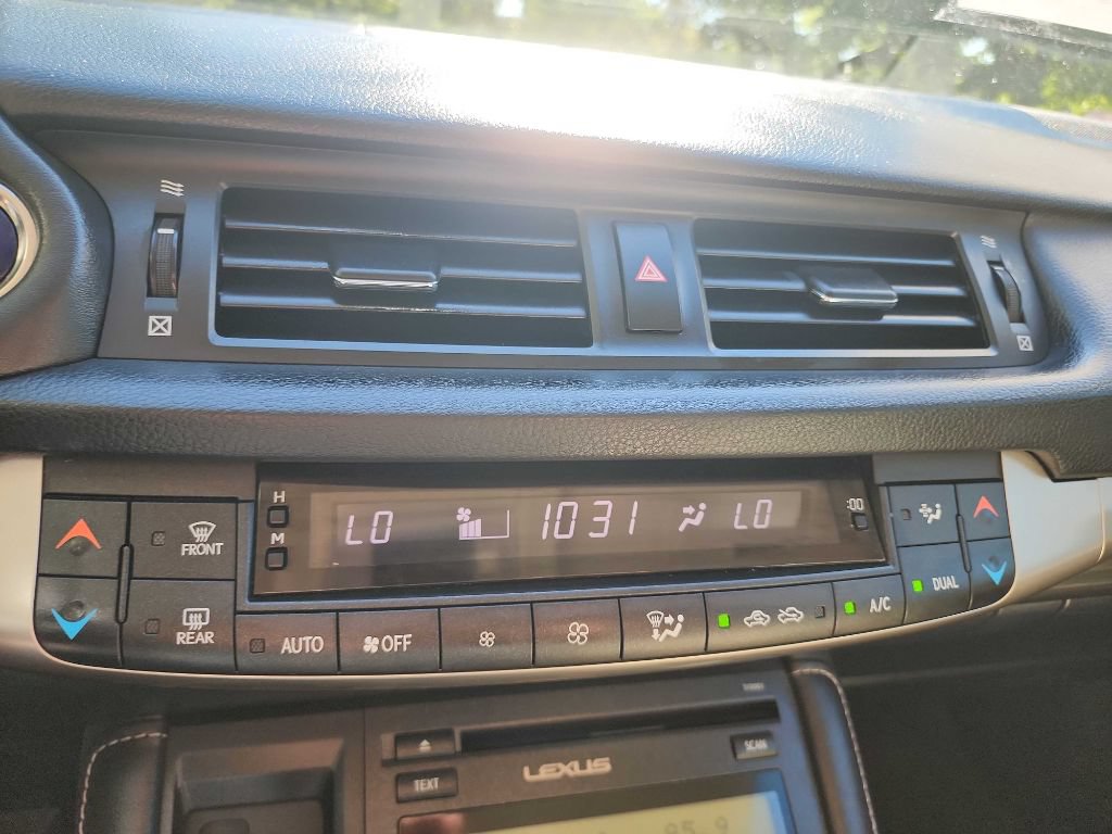 Used 2015 Lexus CT 200h w/ Seat Comfort Package FWD image 24
