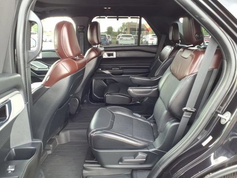 Used 2020 Ford Explorer Platinum w/ Premium Technology Package AWD/4WD image 6