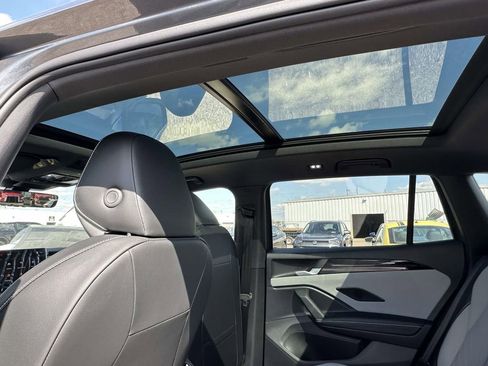 New 2026 Volkswagen Tiguan SE R-Line AWD/4WD image 11