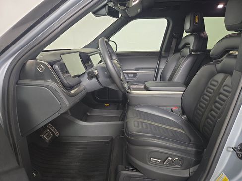 Used 2024 Rivian R1S Adventure AWD/4WD image 20