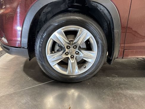 Used 2014 Toyota Highlander Limited image 10