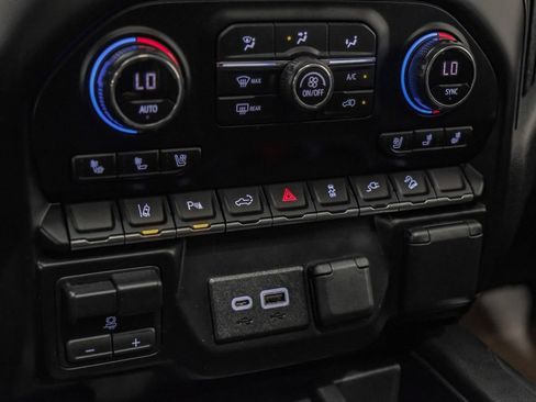 Used 2020 Chevrolet Silverado 2500 LTZ w/ LTZ Plus Package image 29