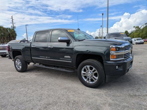 Used 2017 Chevrolet Silverado 2500 High Country image 2