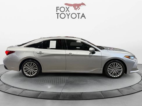 Used 2022 Toyota Avalon Limited image 8