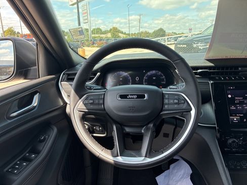 New 2025 Jeep Grand Cherokee Laredo X w/ Luxury Tech Group I image 21