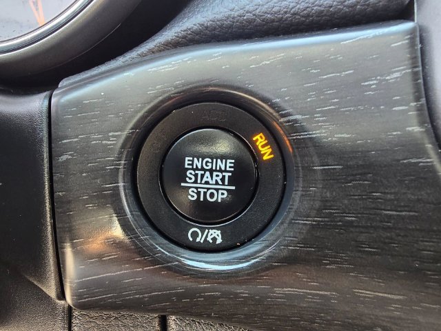 Used 2018 Jeep Grand Cherokee Altitude AWD/4WD image 29