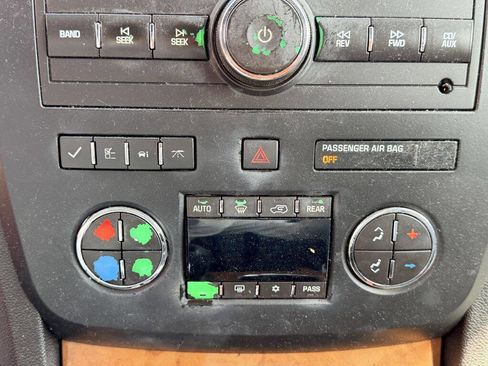 Used 2011 Buick Enclave CXL image 21