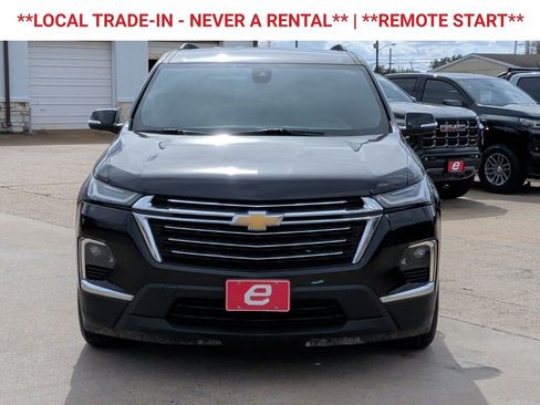 Used 2023 Chevrolet Traverse LT image 2