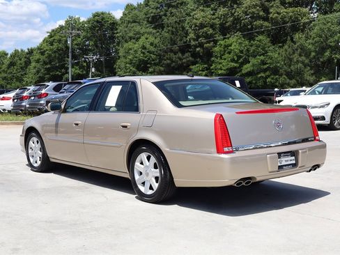 Used 2006 Cadillac DTS w/ Trunk Convenience Package FWD image 5