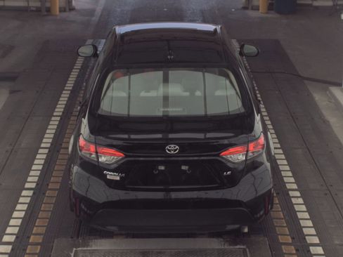 Used 2025 Toyota Corolla LE image 8