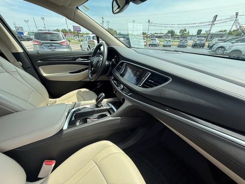 Used 2018 Buick Enclave Essence w/ Trailering Package FWD image 27