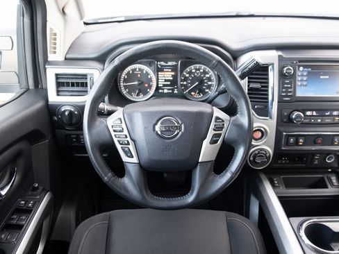 Used 2017 Nissan Titan S image 2
