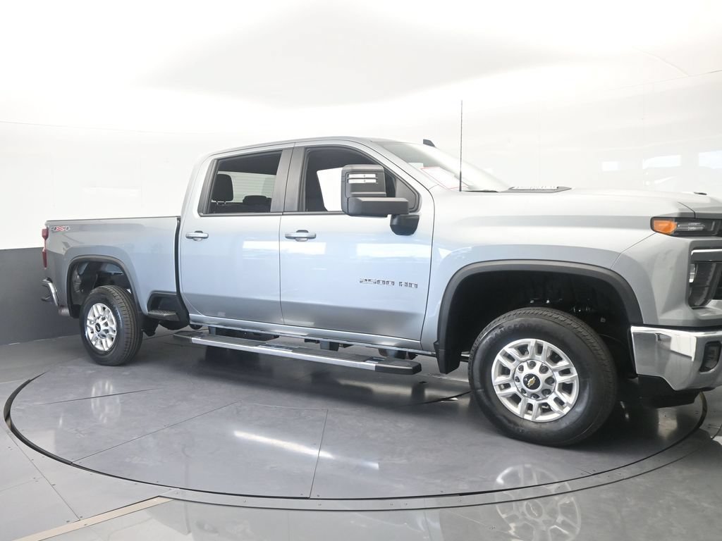 Used 2025 Chevrolet Silverado 2500 LT w/ Convenience Package AWD/4WD image 8