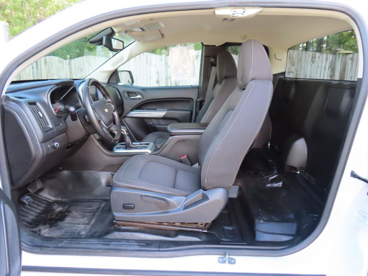 Used 2022 Chevrolet Colorado LT w/ Fleet Safety Package RWD image 16
