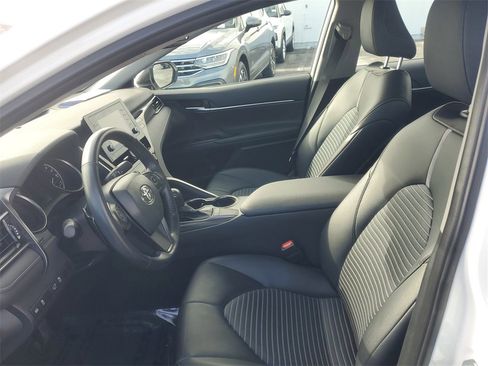 Used 2024 Toyota Camry SE image 14