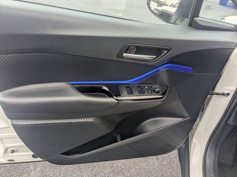 Used 2021 Toyota C-HR XLE FWD image 11