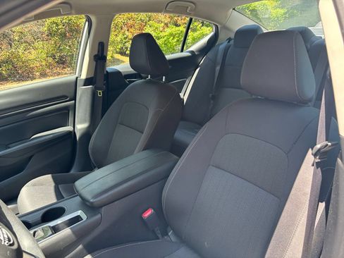 Used 2025 Nissan Altima 2.5 SV FWD image 31