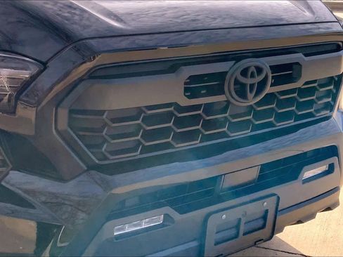 Used 2024 Toyota Tacoma TRD Off-Road image 29