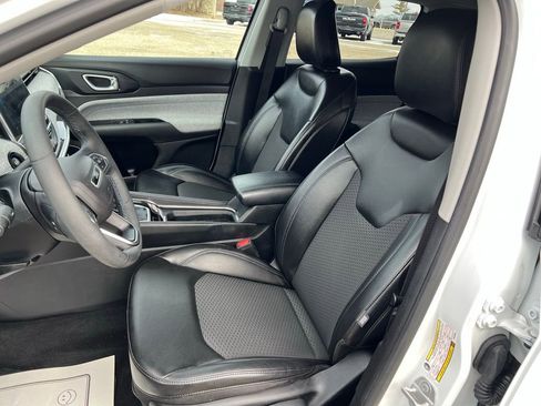 Used 2022 Jeep Compass Latitude image 23