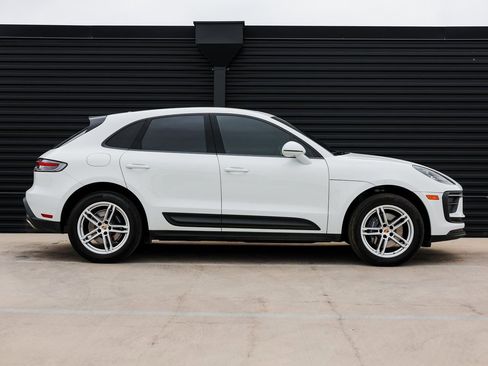Certified 2022 Porsche Macan AWD/4WD image 8