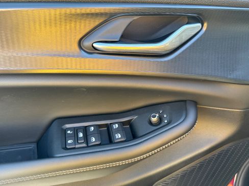 Used 2025 Jeep Grand Cherokee Altitude RWD image 13