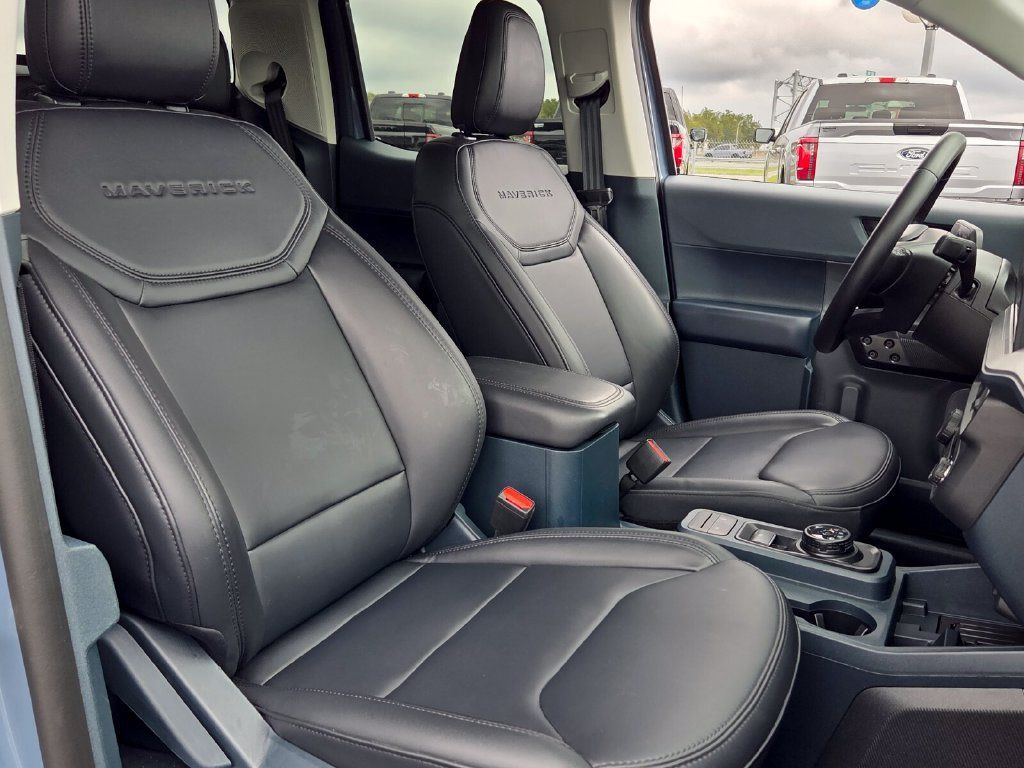Used 2025 Ford Maverick Lariat w/ Black Appearance Package AWD/4WD image 13