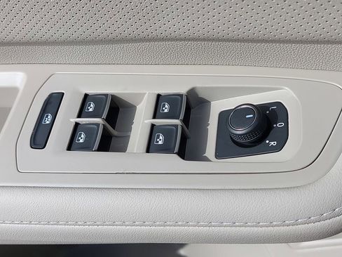 New 2026 Volkswagen Atlas SE FWD image 23