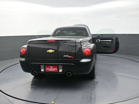 Used 2004 Chevrolet SSR w/ Preferred Equipment Group RWD image 40