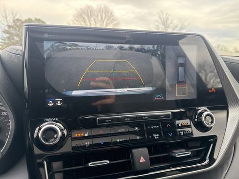 Used 2022 Toyota Highlander Platinum image 32