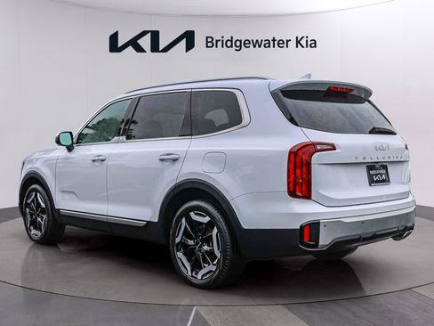 Certified 2024 Kia Telluride S w/ S Sunroof Package AWD/4WD image 4