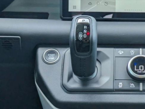 Used 2024 Land Rover Defender 110 S AWD/4WD image 10