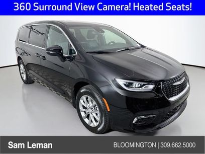 Used 2026 Chrysler Pacifica Select