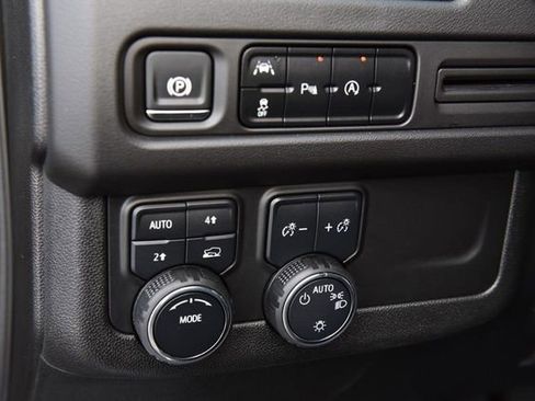 Used 2024 Chevrolet Suburban LT image 10