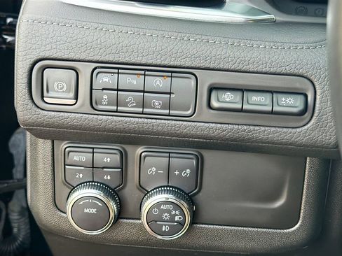 Used 2024 GMC Yukon Denali AWD/4WD image 37