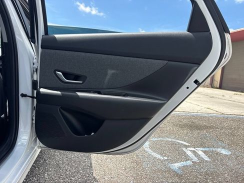 Used 2023 Hyundai Elantra Limited FWD image 15