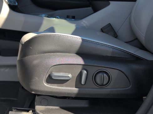 Used 2022 GMC Terrain SLT w/ LPO, Floor Liner Package image 10