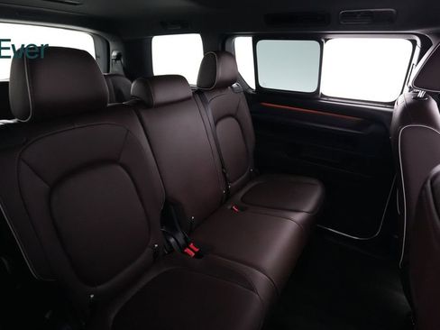 Used 2025 Volkswagen ID. Buzz Pro S RWD image 5