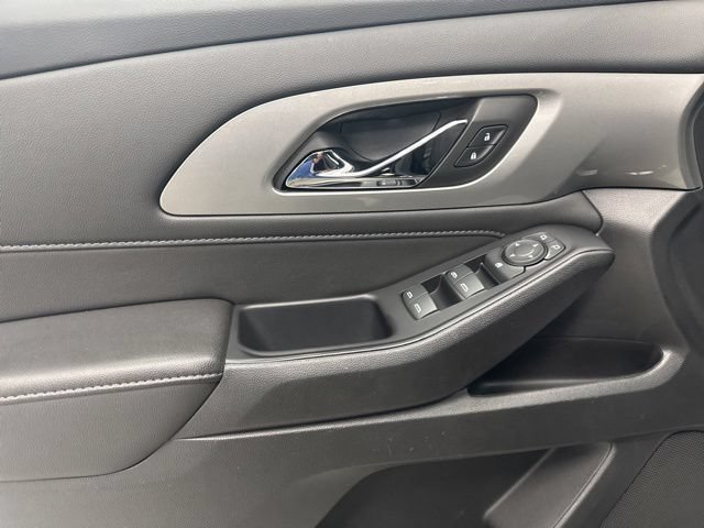 Used 2023 Chevrolet Traverse LT FWD image 8